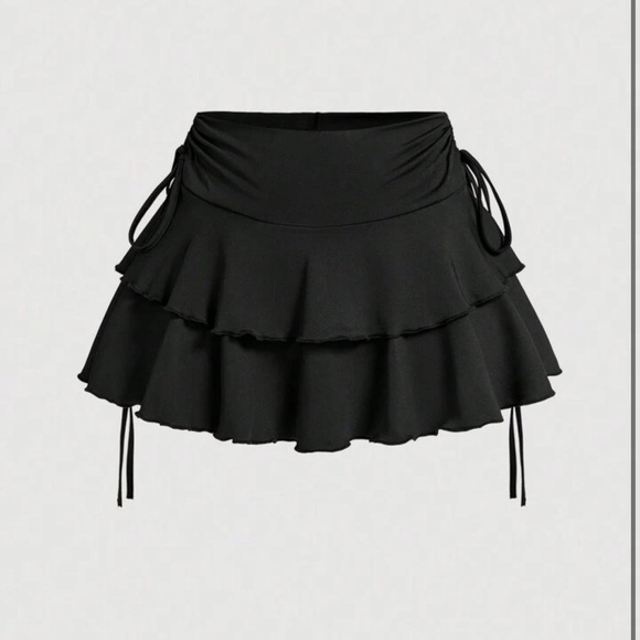 Dresses & Skirts - Women’s mini skort with side tie ruching | small | in black | NEW